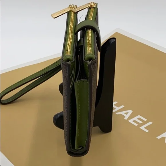 MICHAEL KORS LARGE DOUBLE ZIP WRISTLET EVERGREEN - Picture 9 of 16